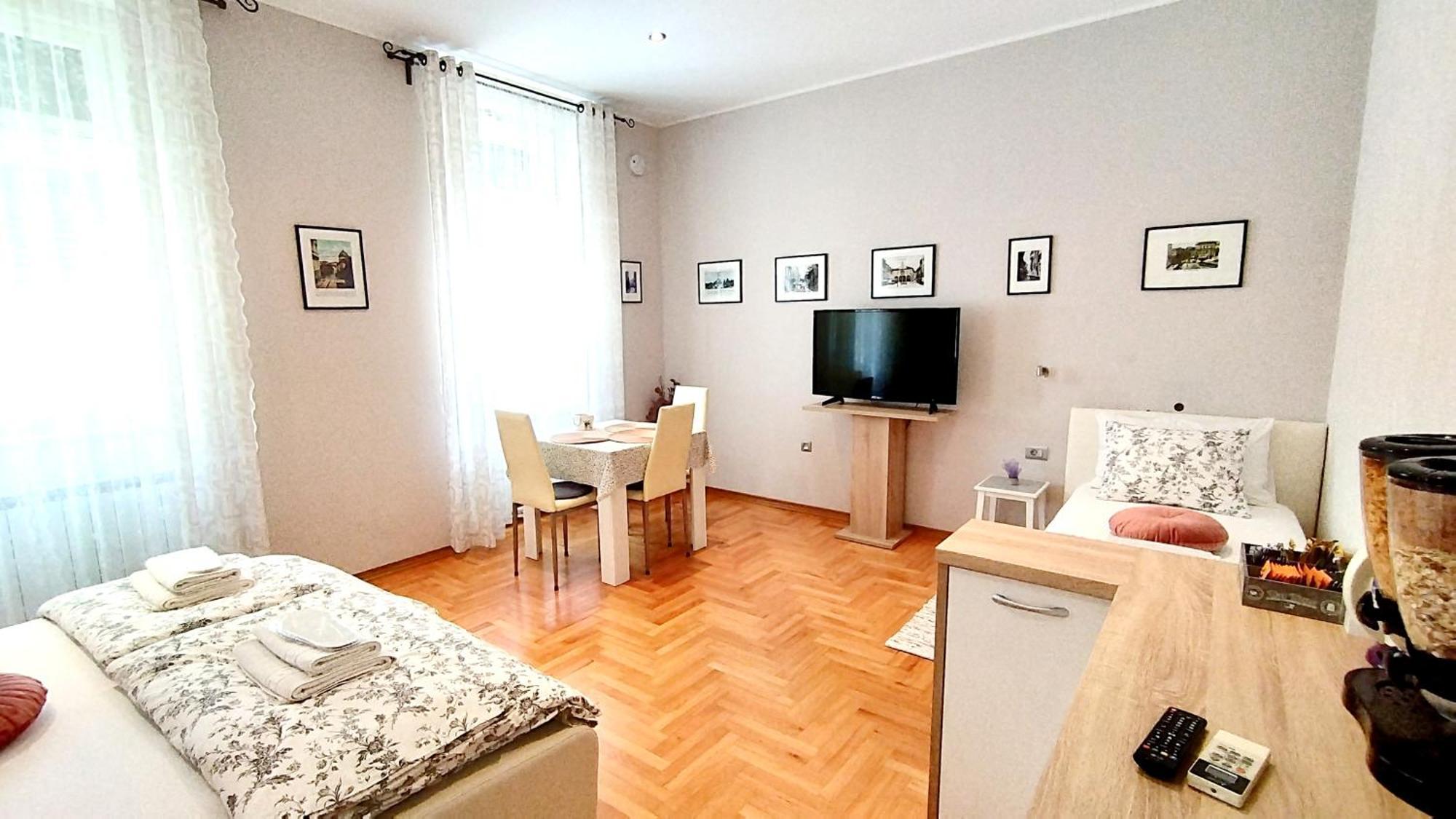 Lavender - City Room With Free Parking Pula Exterior foto