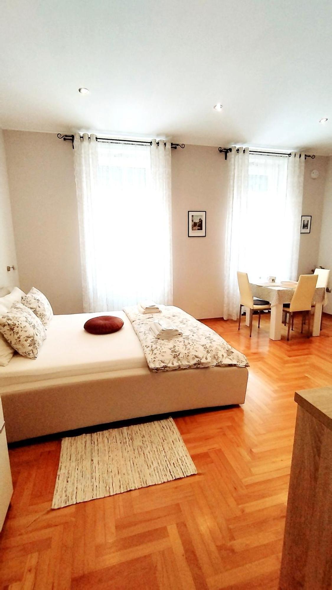 Lavender - City Room With Free Parking Pula Exterior foto