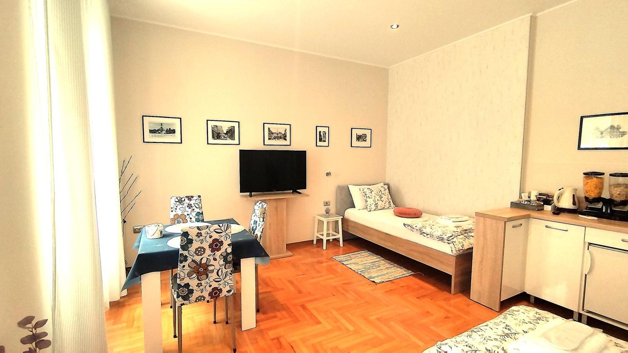 Lavender - City Room With Free Parking Pula Exterior foto