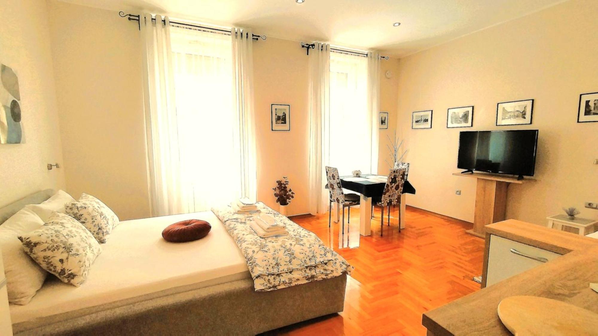 Lavender - City Room With Free Parking Pula Exterior foto
