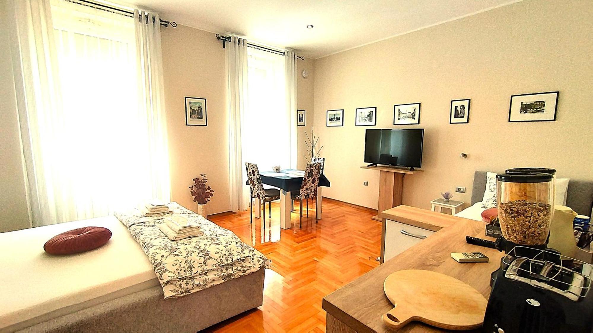 Lavender - City Room With Free Parking Pula Exterior foto