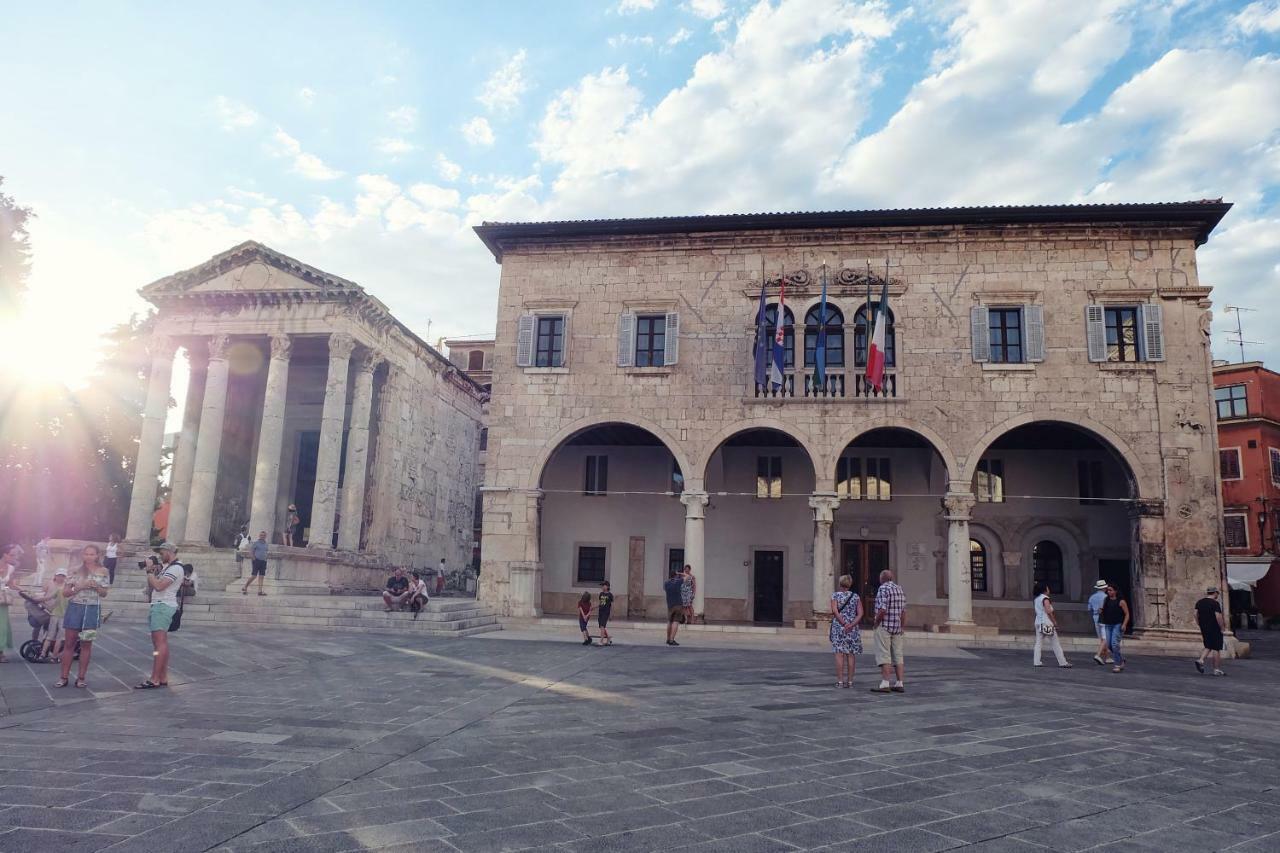 Lavender - City Room With Free Parking Pula Exterior foto