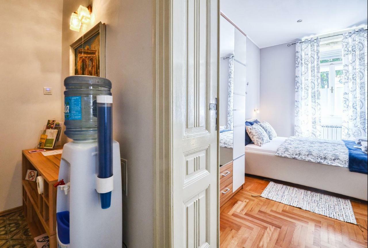 Lavender - City Room With Free Parking Pula Exterior foto